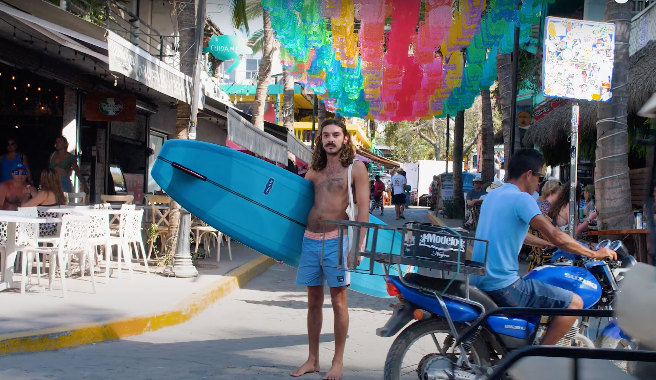 Andy Nieblas surfing