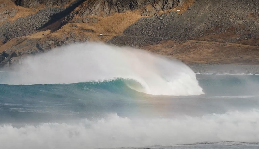 perfect waves in lofoten islands