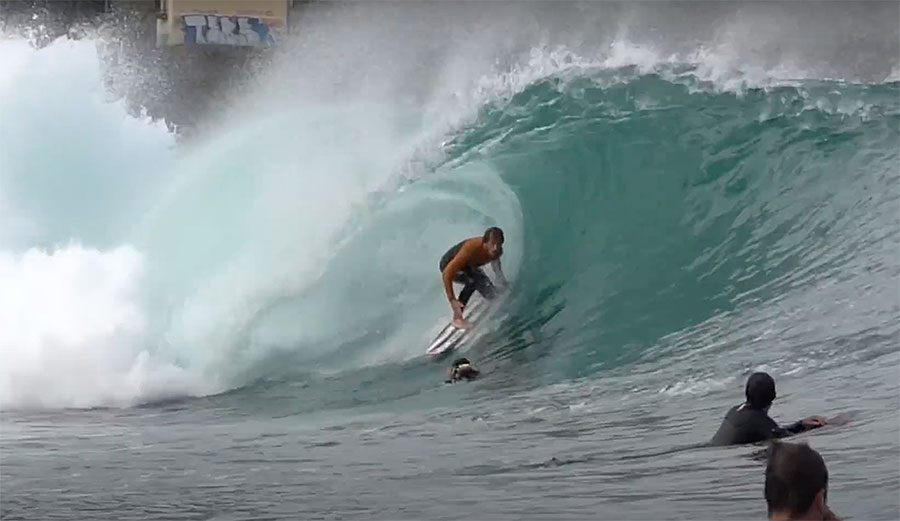 Natxo Gonzalez surfing Mundaka