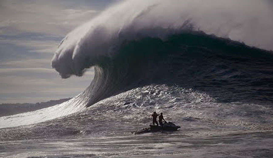 Maxing Nazaré with Tim Bonython