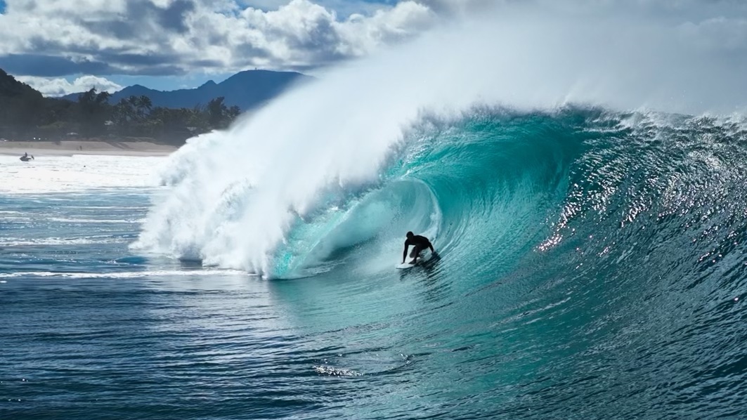 Noa Deane at Pipeline