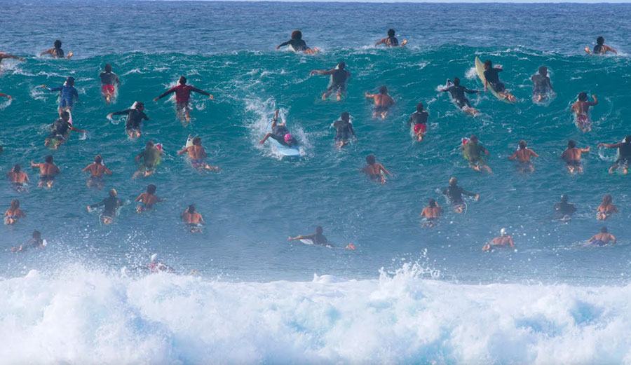 Jamie O'Brien crowded Pipeline