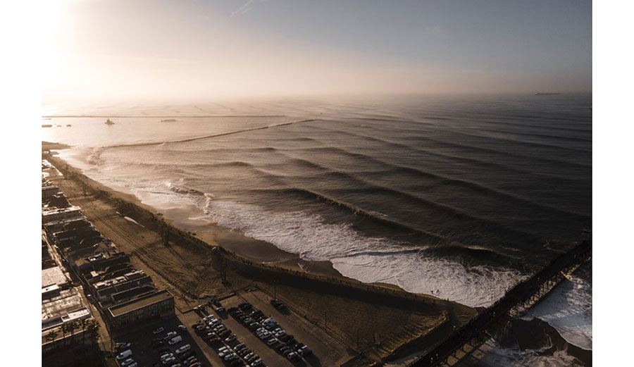 photograph catches square waves in Orange County