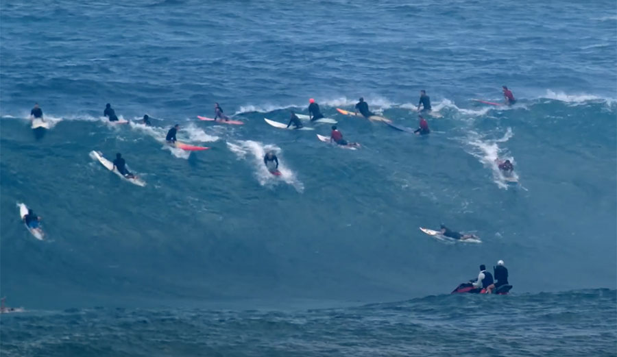 Leonardo Fioravanti surfing Waimea bay