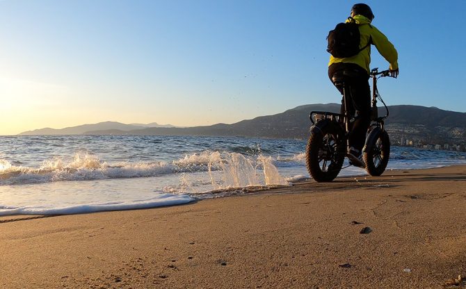 Engwe Engine Pro on the Beach