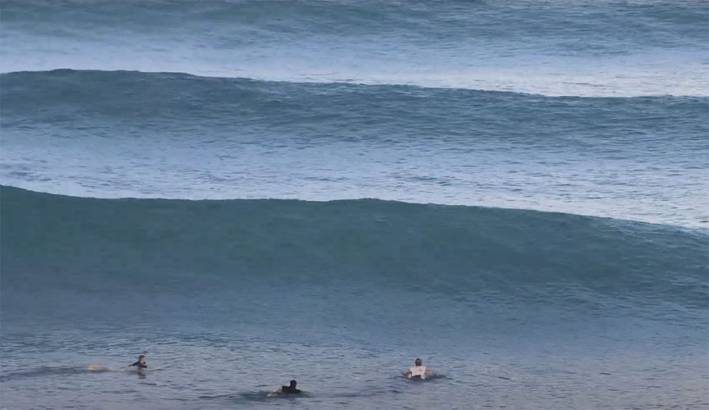 Solid Uluwatu surfing