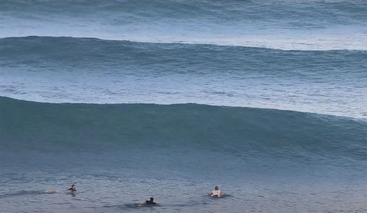 Solid Uluwatu surfing