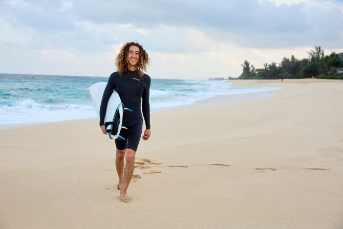 Walking on the beach in the manera seafaraer hybrid