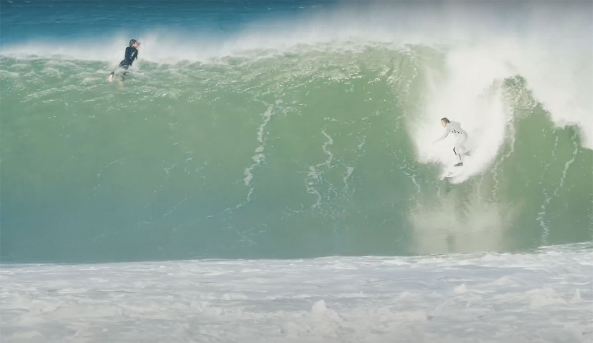 Coxos surfing