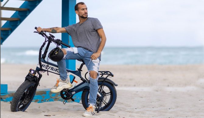 Heybike Tyson on beach