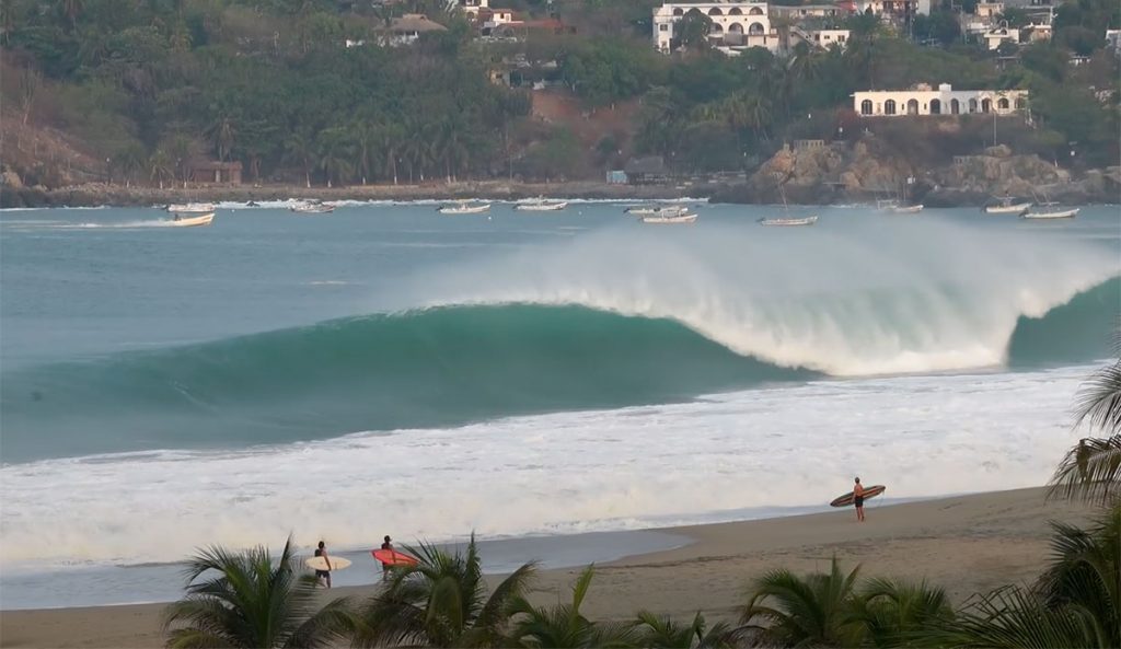 Puerto escondido surfing