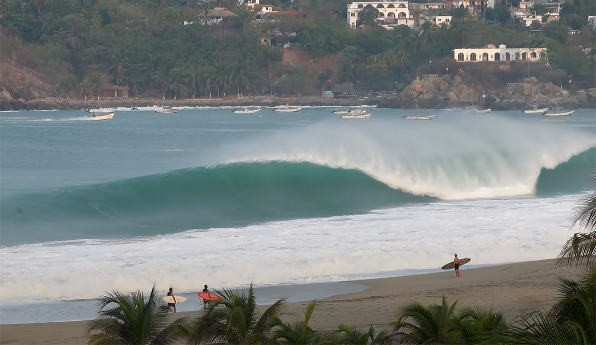 Puerto escondido surfing