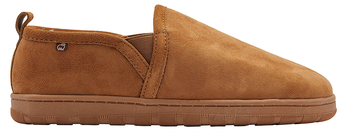 a product shot of the lamo doubleface sheepskin camp slippers for our review page.