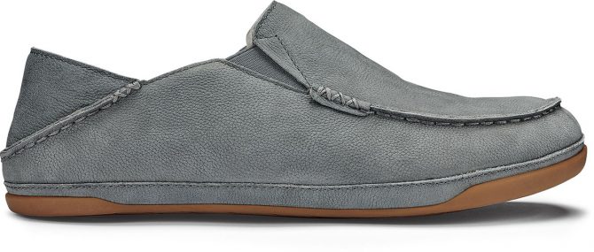A product shot of the olukai kipuka hulu slipper.