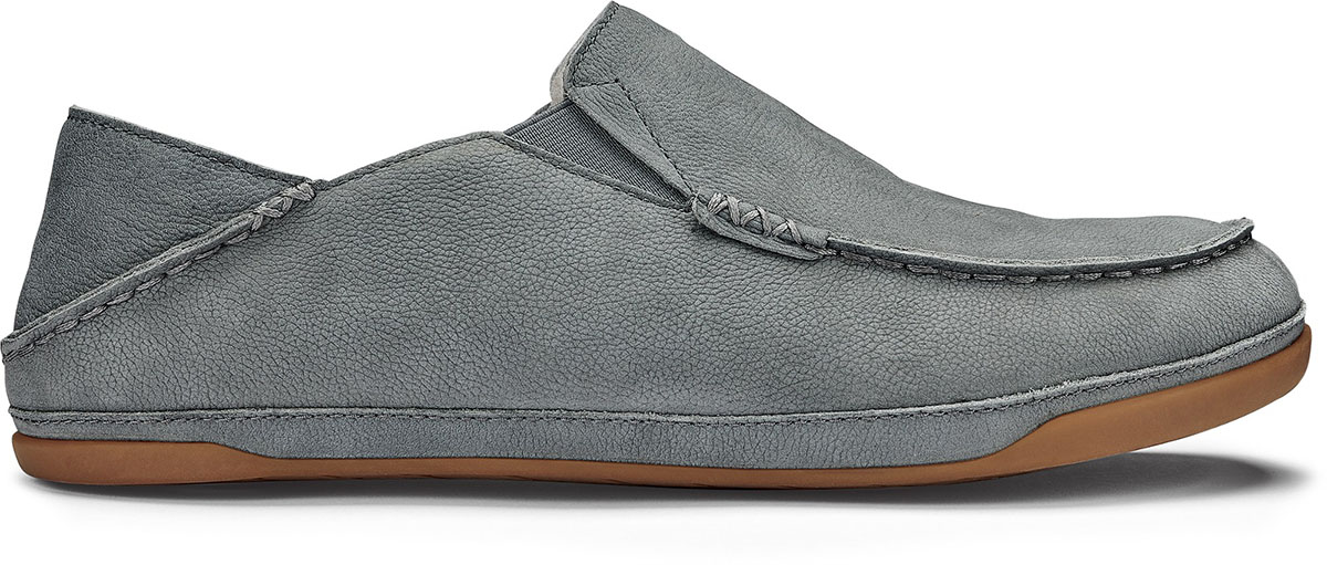 A product shot of the olukai kipuka hulu slipper.