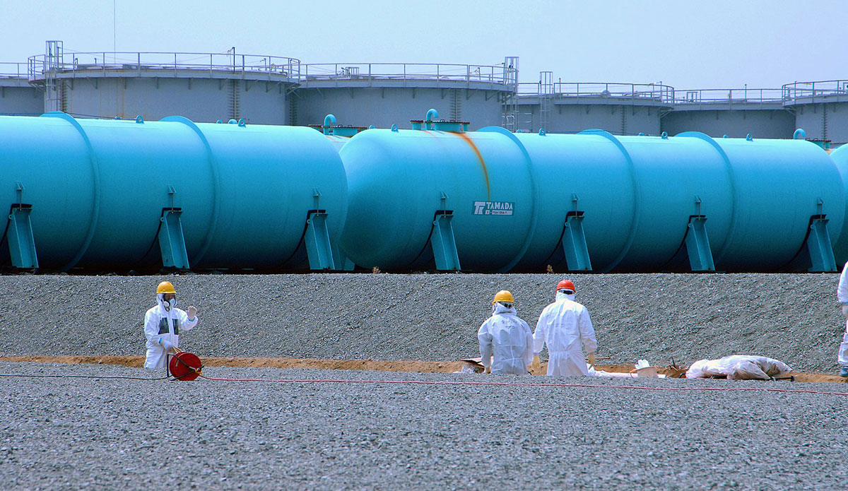 Workers at TEPCO's Fukushima Daiichi Nuclear Power Station