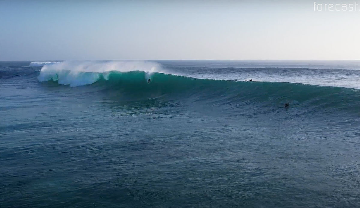 Uluwatu surfing