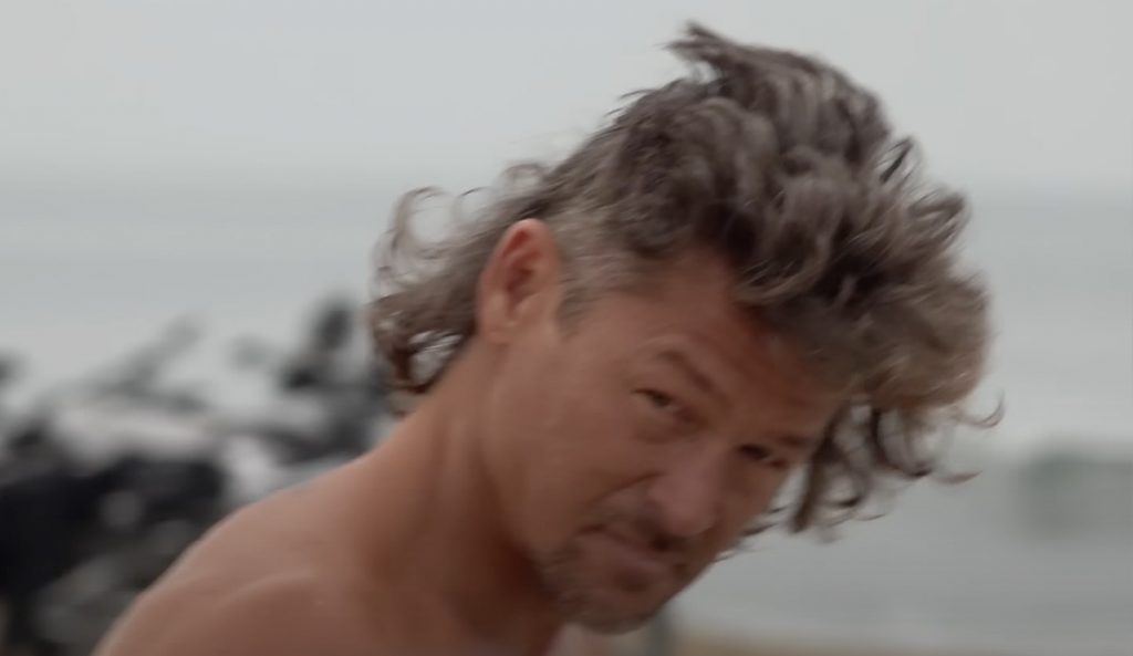 Kalani Robb shows how a champion wears his hair. Photo: Beefs TV // YouTube