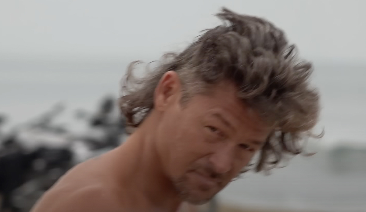 Kalani Robb shows how a champion wears his hair. Photo: Beefs TV // YouTube