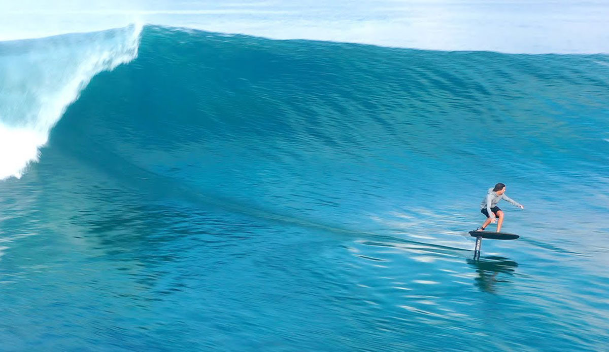 Adam Bennetts foil surfing Uluwatu