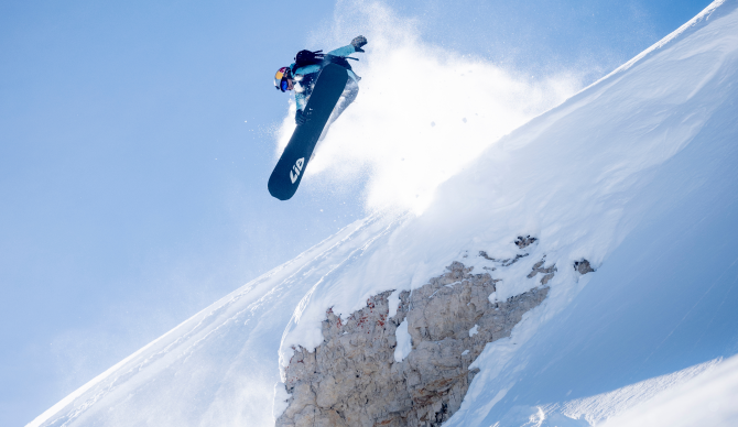 Travis Rice VS. Red Gerard Duel, 2023. Photo: Natural Selection / Aaron Blat