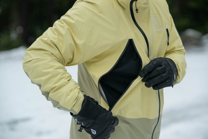 testing out the burton ak kalausi jacket and its side zip pockets