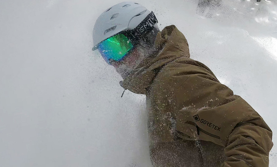 snowboarding through powder with the Smith 4D Mag goggles