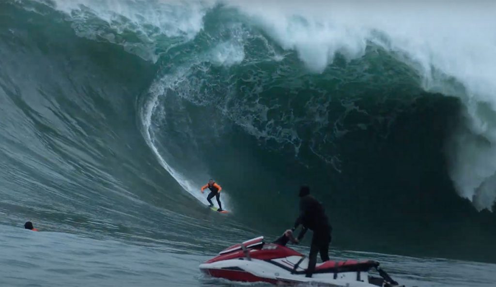 Maverick's surfing