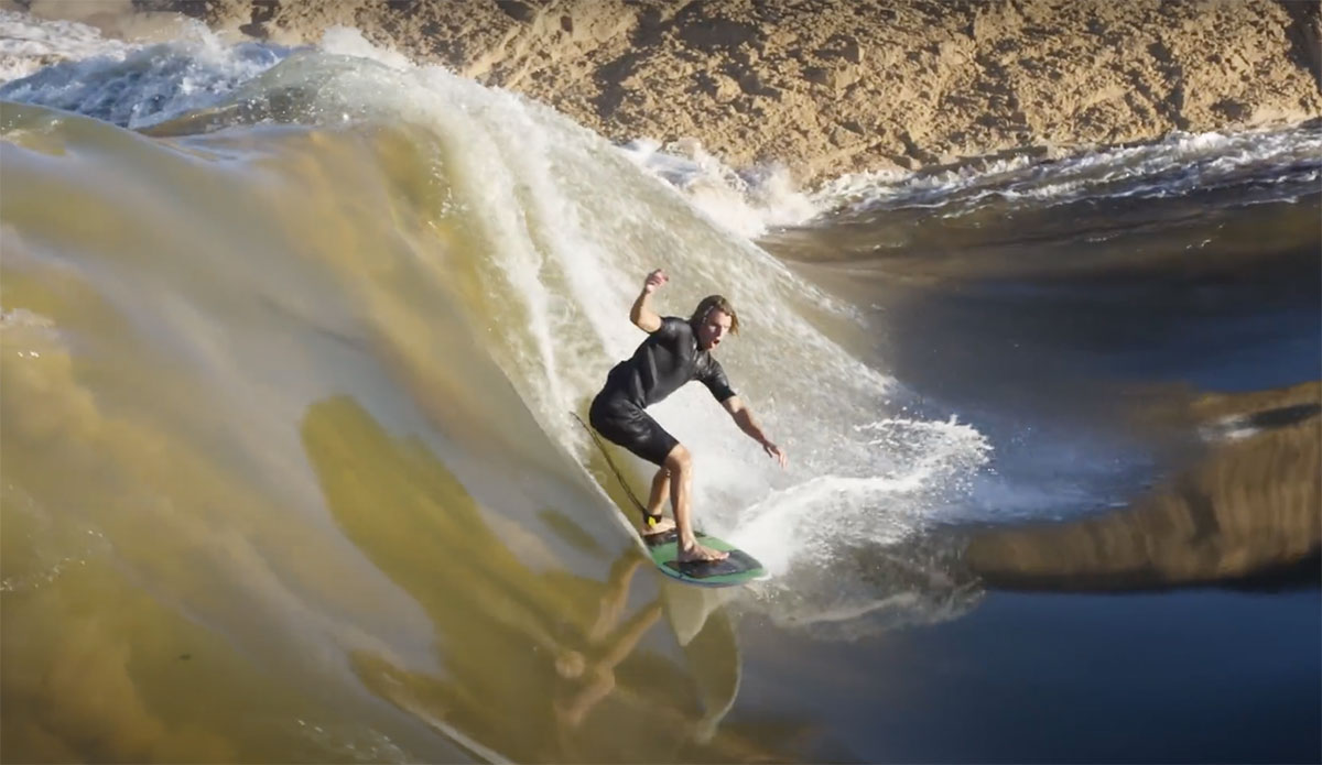 Waimea River wave surfing
