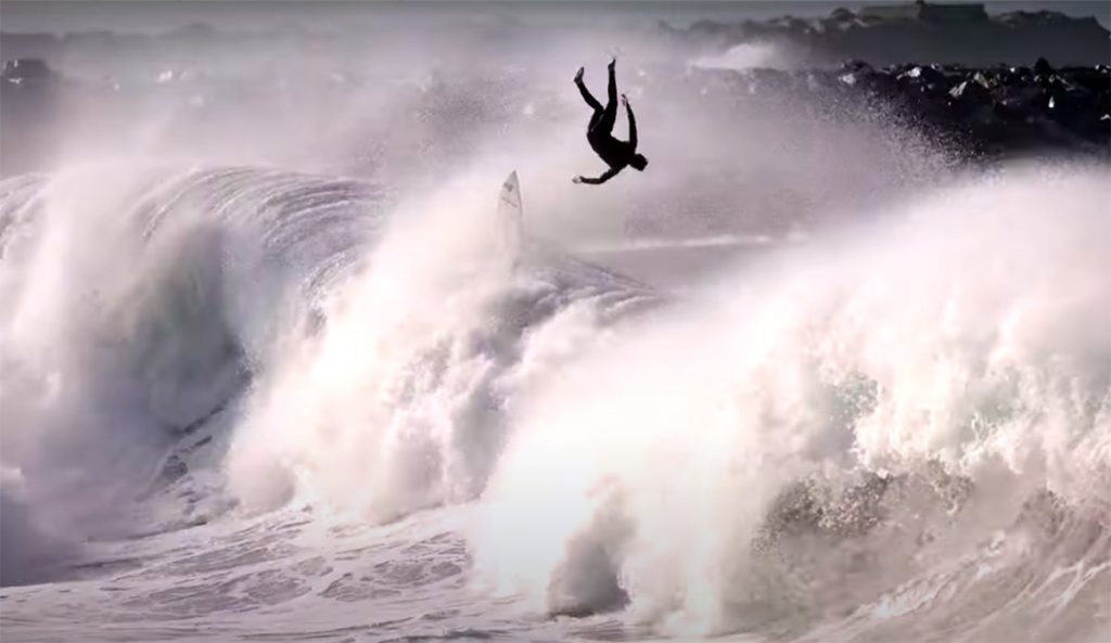 4 minutes of Survival When the Surf Gets Big