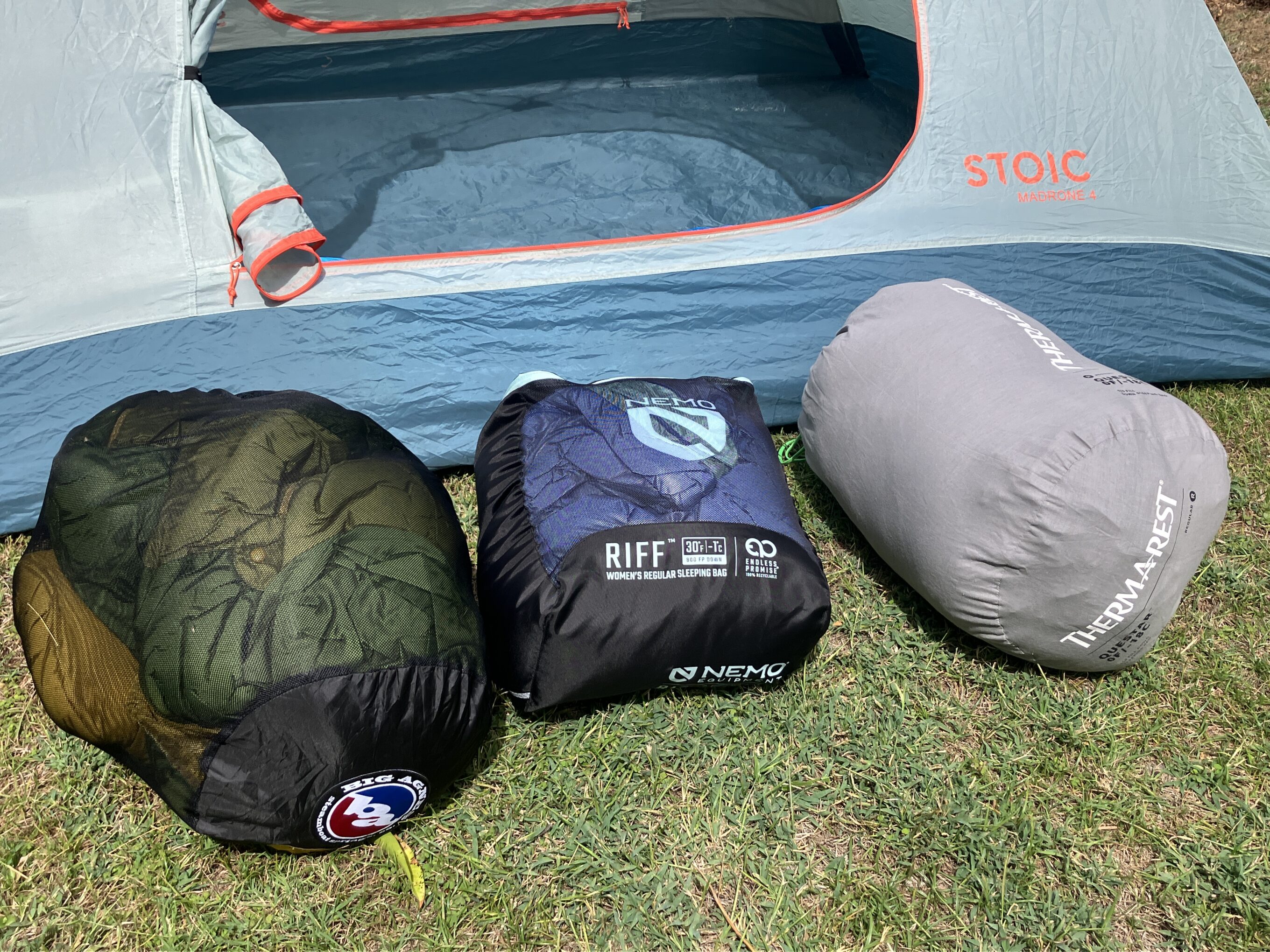 camping sleeping bags in stuff sack s
