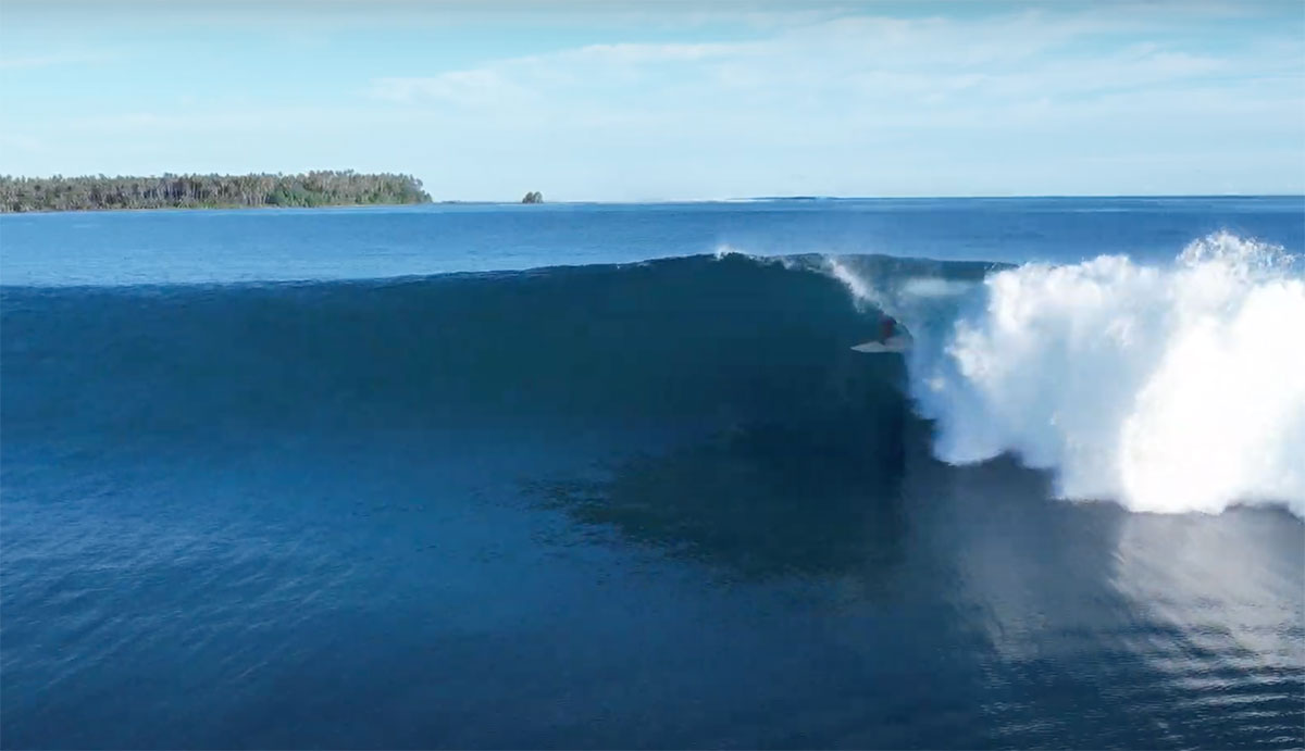 Nias surfing