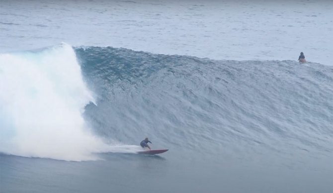 Uluwatu surfing