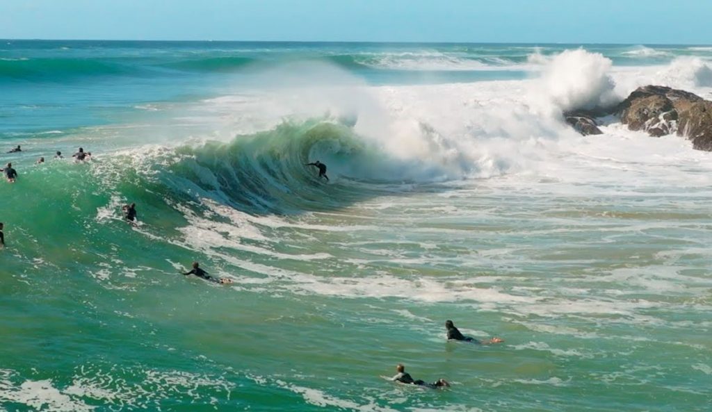 Snapper Rocks surfing