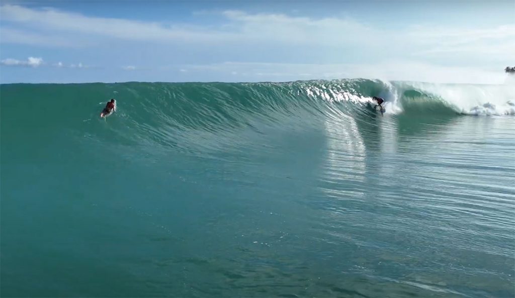 Nias surfing