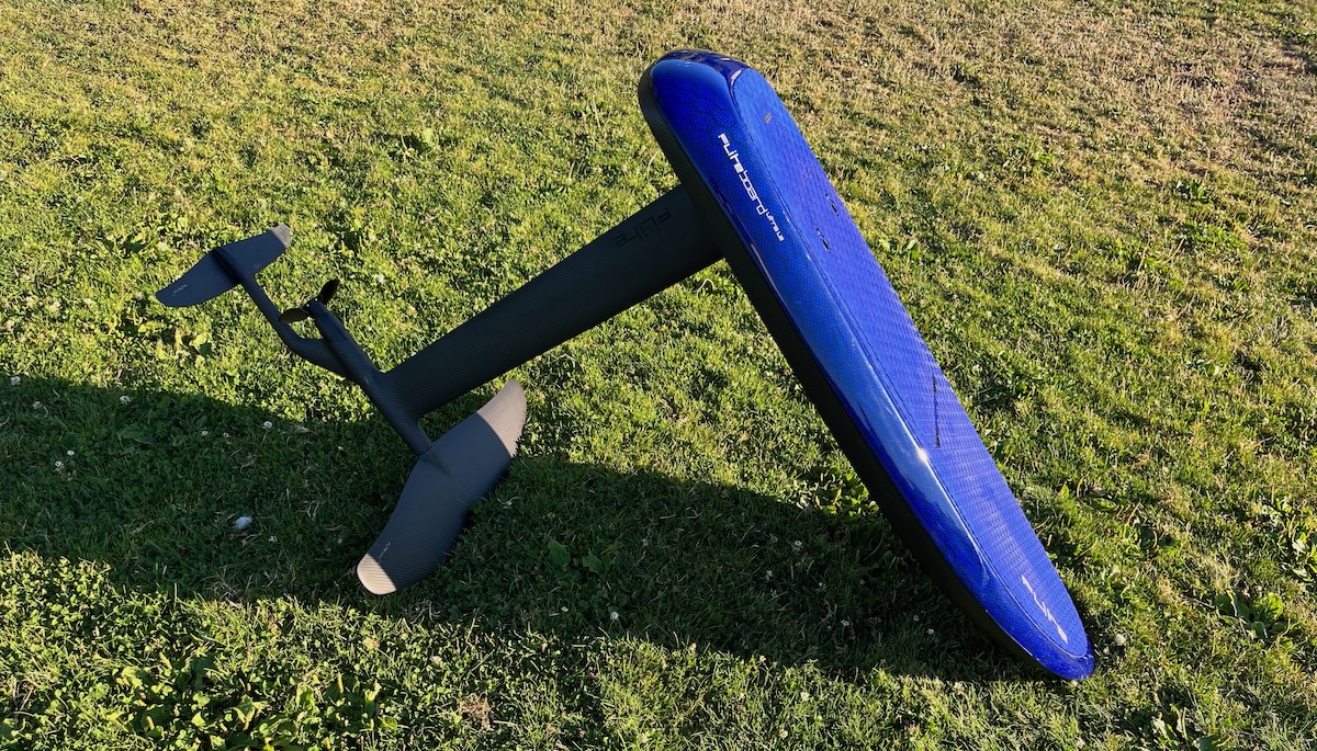 Flite UL2 efoil on grass