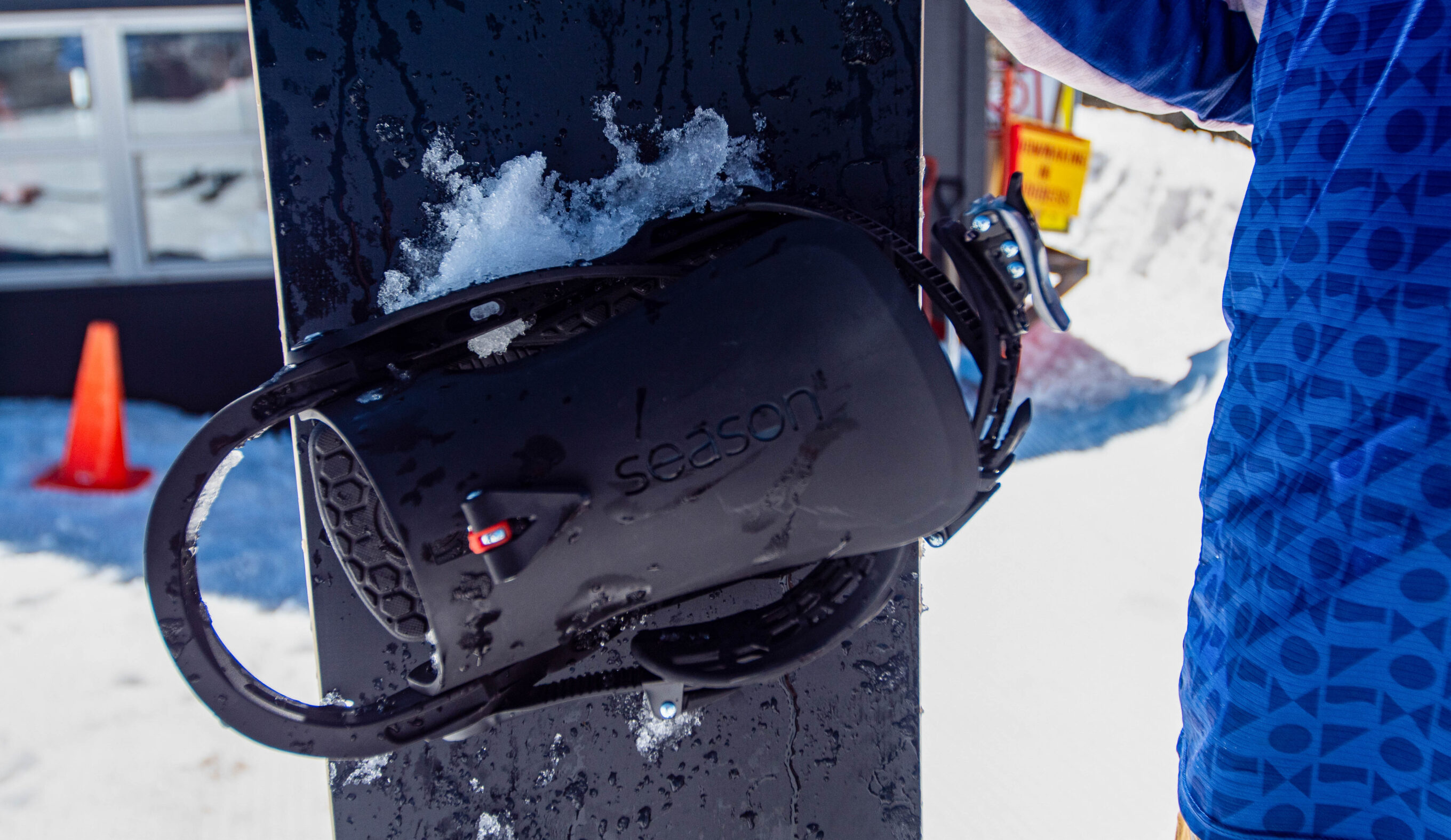 Season board and bindings up close