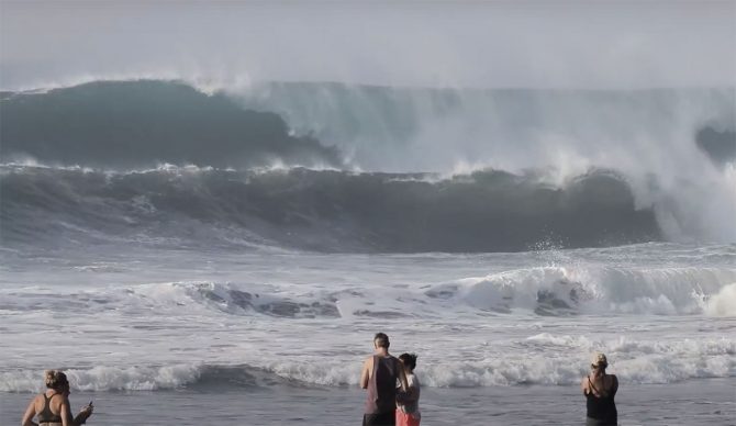 Keramas surfing