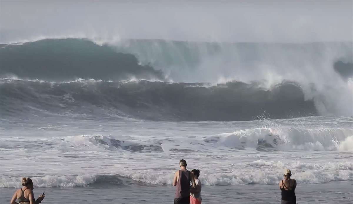Keramas surfing