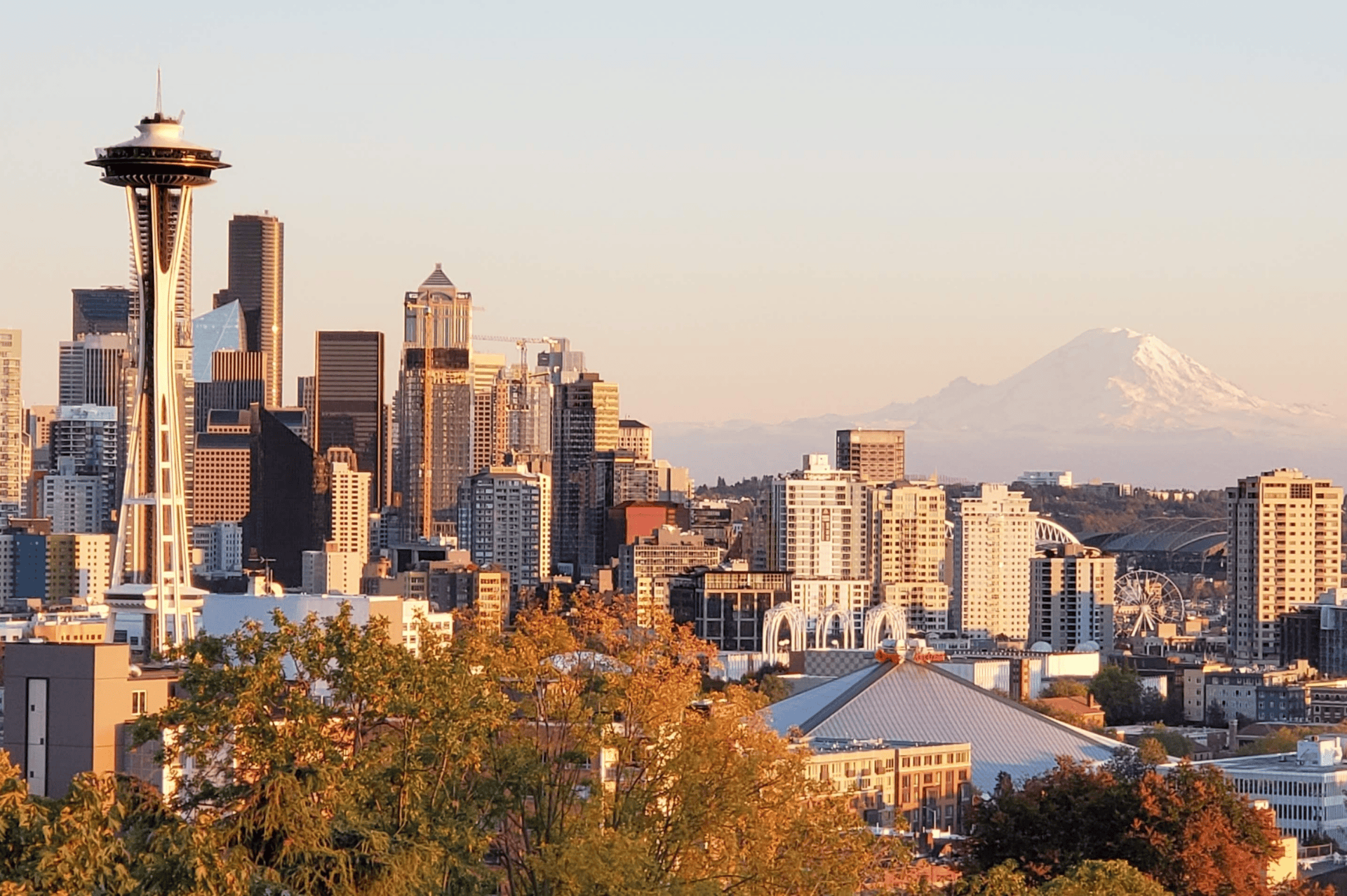 Seattle skyline with Mt. Rainier