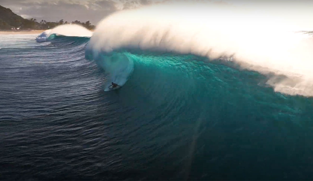 Jamie O'Brien surfing pipeline