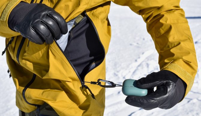 vents and pockets on the mountain hardwear high exposure jacket 