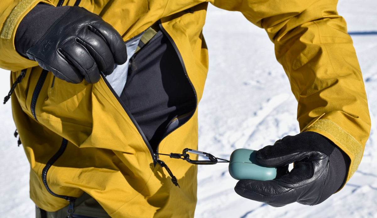 vents and pockets on the mountain hardwear high exposure jacket