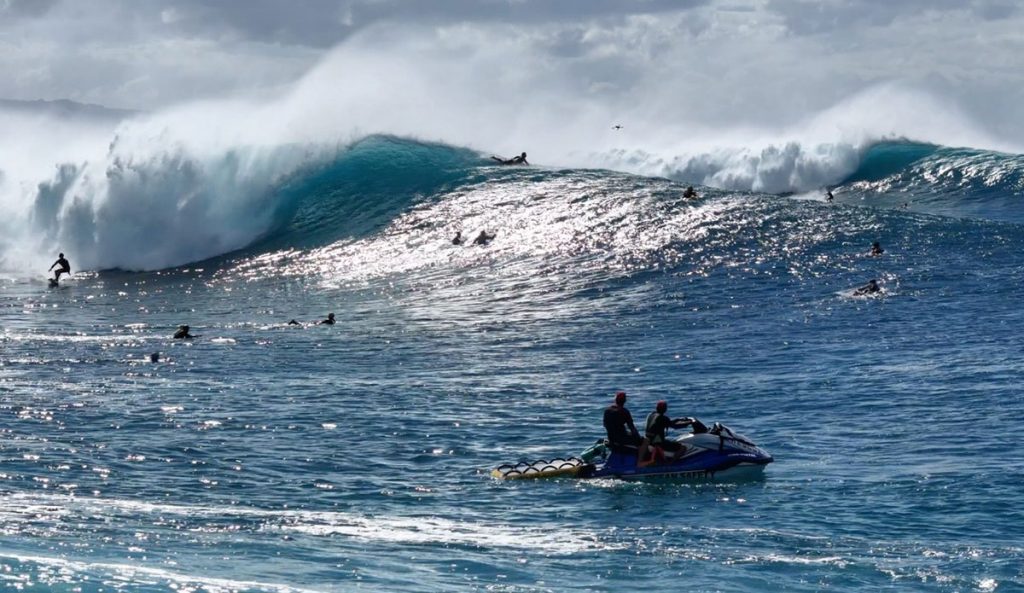 Pipeline set waves
