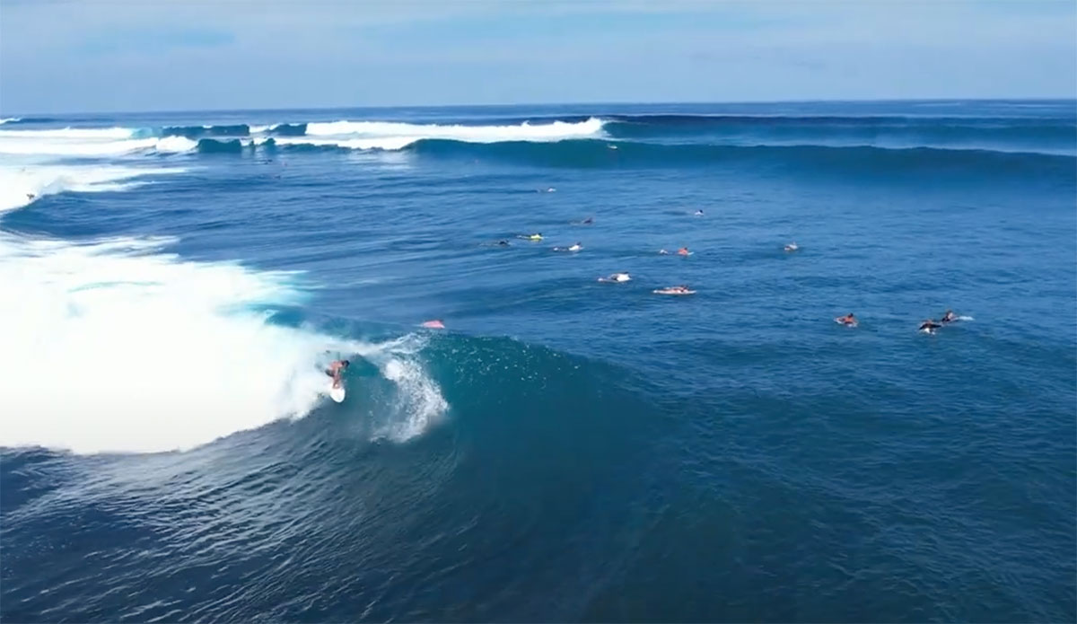 Uluwatu surfing