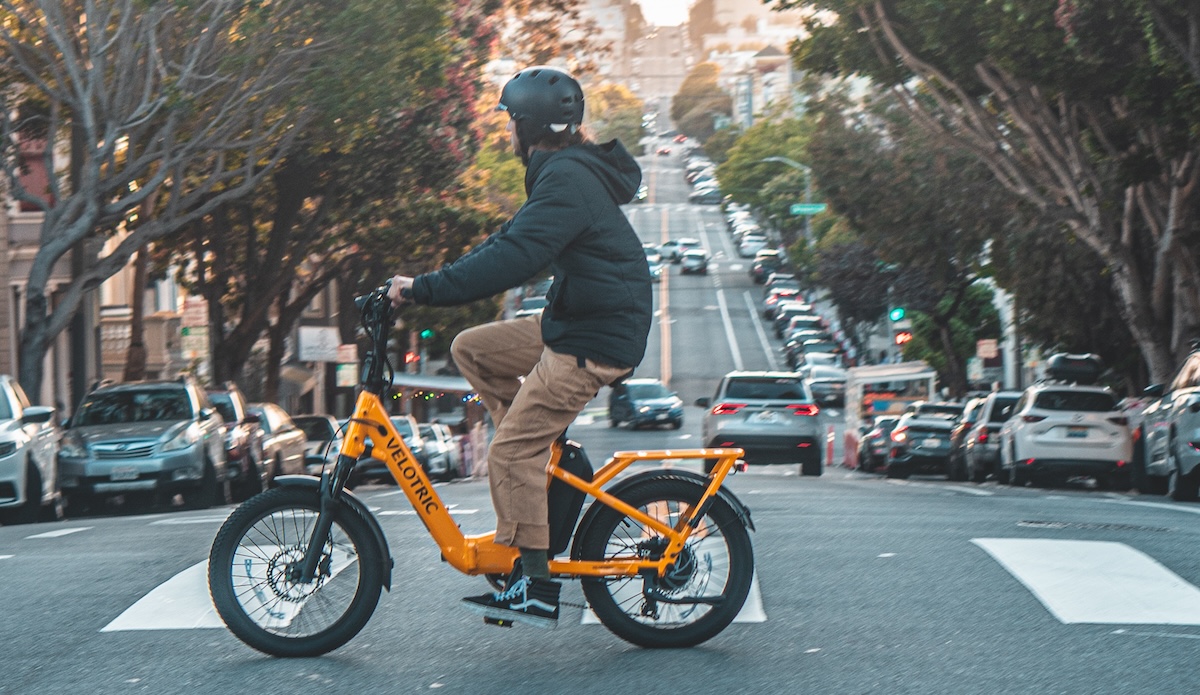 Velotric Fold1 Plus crossing the street in SF