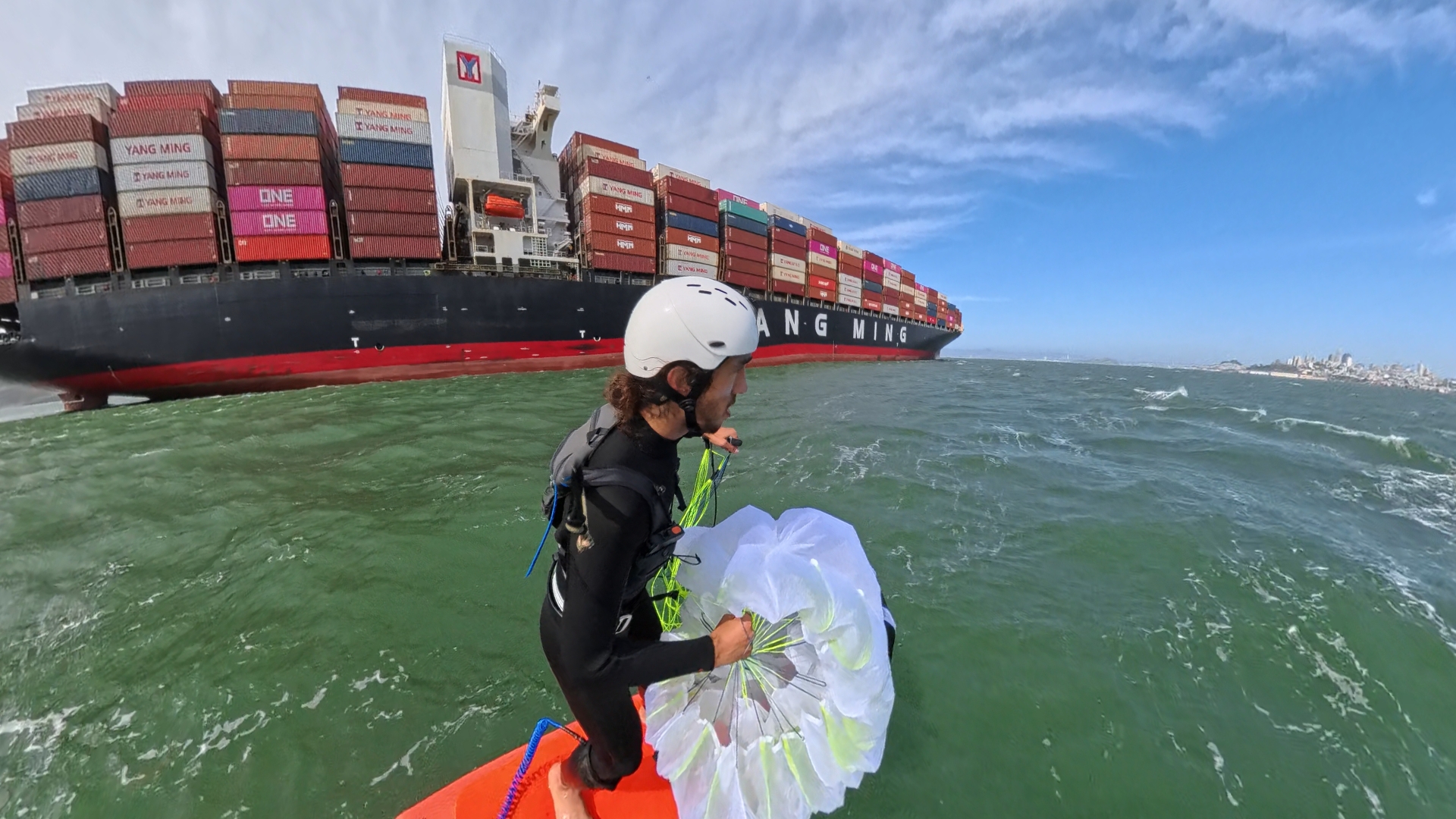 riding a tanker wake with the kanaha parawing