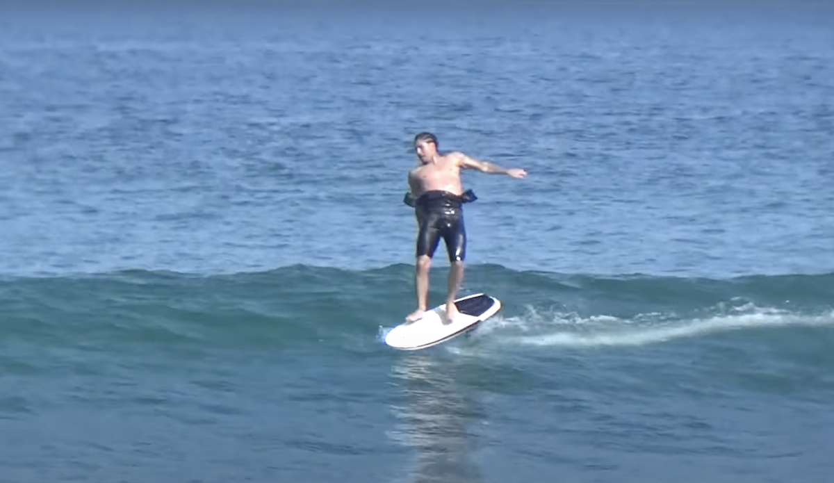Gabriel Medina foil surfing