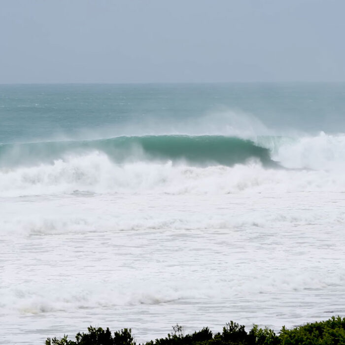 J-Bay waves breaking