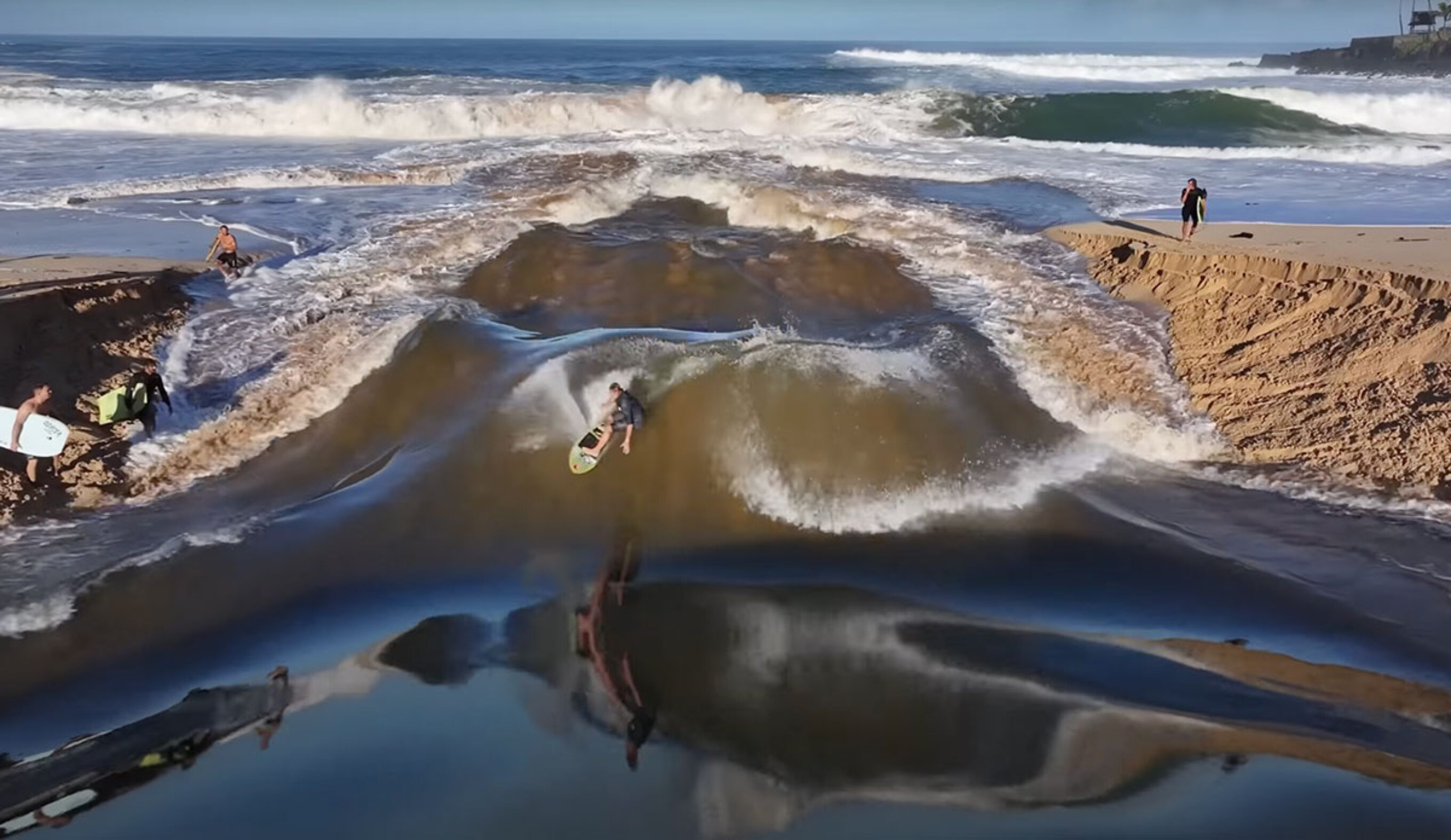 Jamie O'Brien surfing the Waimea River wave